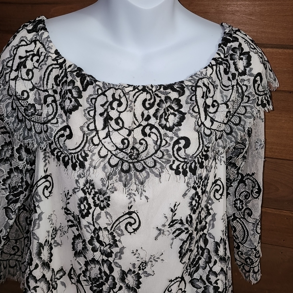 White House Black Market blouse​ - Picture 3 of 8